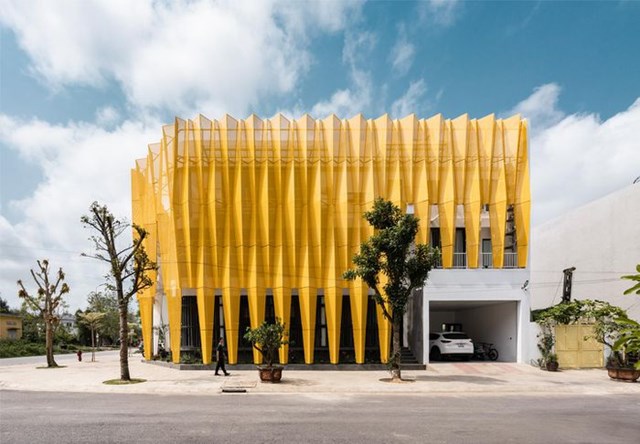 Nằm trong dự &aacute;n ph&aacute;t triển đ&ocirc; thị mới của th&agrave;nh phố, bao quanh bởi những t&ograve;a chung cư, d&acirc;n cư đang x&acirc;y dựng, n&ecirc;n việc giải quyết vấn đề về&nbsp;&ocirc; nhiễm tiếng ồn v&agrave; kh&ocirc;ng kh&iacute; trở n&ecirc;n cực cần thiết cho hiệu năng c&ocirc;ng tr&igrave;nh.