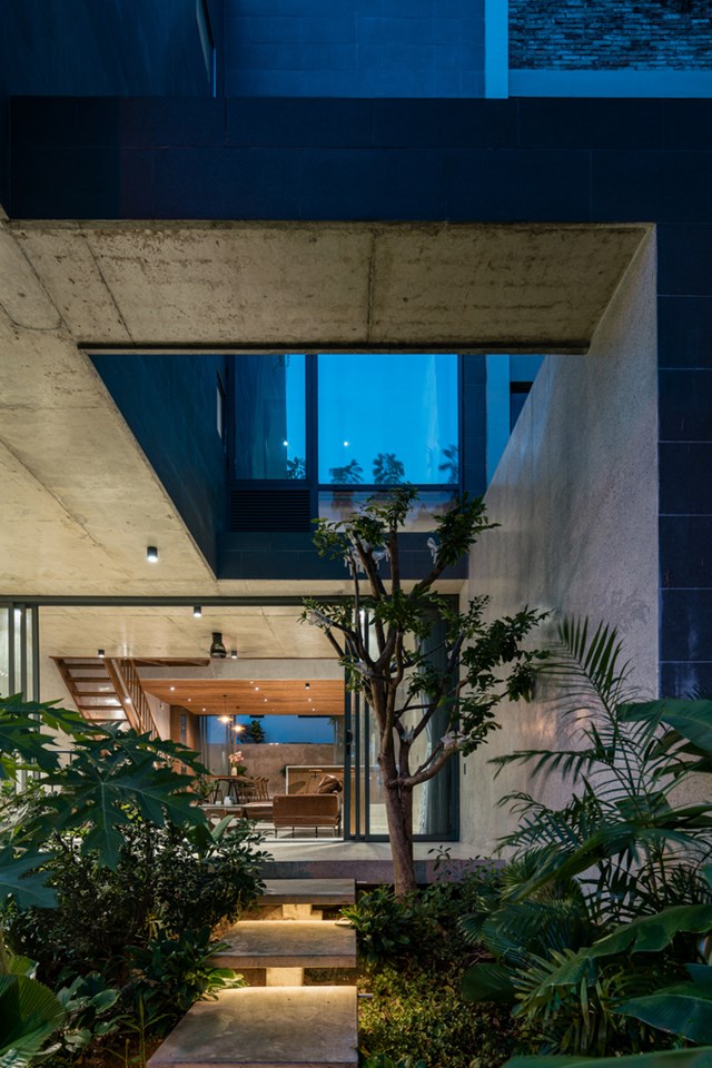 Ng&ocirc;i nh&agrave; khi l&ecirc;n đ&egrave;n v&agrave;o ban đ&ecirc;m.&nbsp;