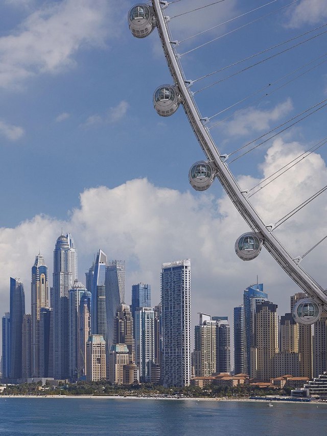 Phần b&aacute;nh xe c&oacute; 192 nan hoa, mỗi nan được&nbsp;