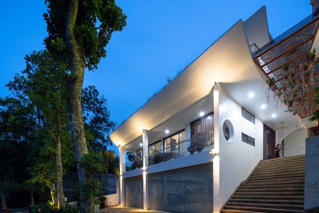 C&ocirc;ng tr&igrave;nh với sự tổng h&ograve;a giữa c&acirc;y xanh, sự th&ocirc;ng gi&oacute;, &aacute;nh s&aacute;ng đ&atilde; mang đến một cuộc sống thoải m&aacute;i nhất cho mọi người trong gia đ&igrave;nh.