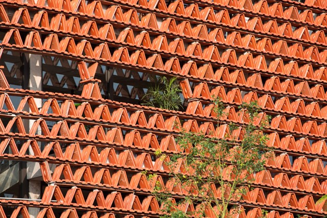 C&aacute;c vi&ecirc;n ng&oacute;i được xoay nghi&ecirc;ng, xoay ngang t&ugrave;y theo từng bức tường. Ng&oacute;i được d&ugrave;ng l&agrave;m tường ngăn, tường bao... cho ng&ocirc;i nh&agrave;.