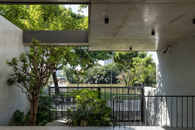 Một g&oacute;c s&acirc;n trước nh&igrave;n trực tiếp ra s&ocirc;ng