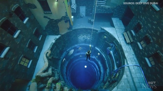 Với độ s&acirc;u 60m, bể bơi Deep Dive Dubai ph&aacute; kỷ lục thế giới của bể bơi Deepspot ở Ba Lan với độ s&acirc;u 45m.&nbsp;