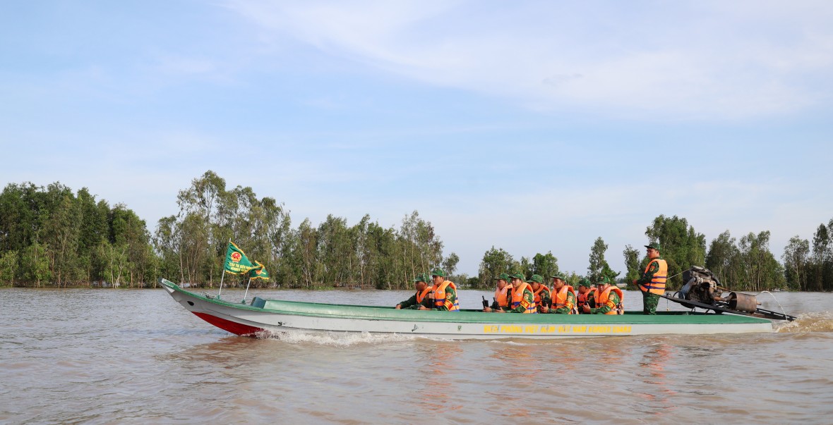 Biên phòng An Giang - giữ hồn Xuân nơi biên giới Biên phòng An Giang - giữ hồn Xuân nơi biên giới