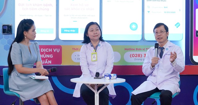 TS BS. Nguyễn Huy Lu&acirc;n v&agrave; ThS BS. Phan Chung Th&ugrave;y Lynh chia sẻ về g&aacute;nh nặng bệnh tật do vi r&uacute;t RSV g&acirc;y ra v&agrave; vai tr&ograve; của vắc xin trong chiến lược ph&ograve;ng ngừa RSV ở người cao tuổi.