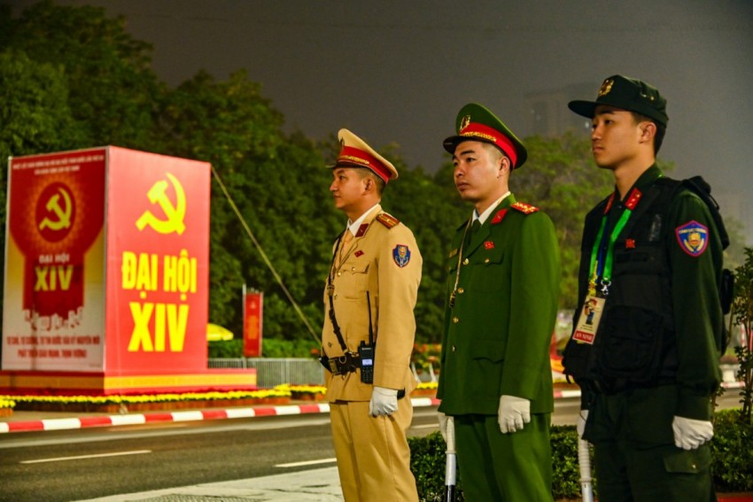 4h30 sáng ngày 19-1, các lực lượng Công an Thủ đô đã có mặt, triển khai đội hình ở các điểm theo phương án tổng thể bảo vệ an ninh, an toàn Đại hội Đảng lần thứ XIV của CATP.