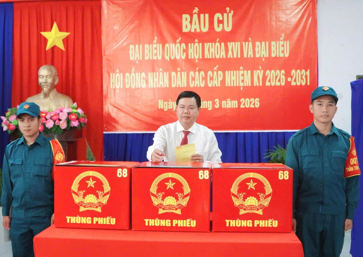 Hơn 3,3 triệu cử tri An Giang phấn khởi đi bầu cử Hơn 3,3 triệu cử tri An Giang phấn khởi đi bầu cử