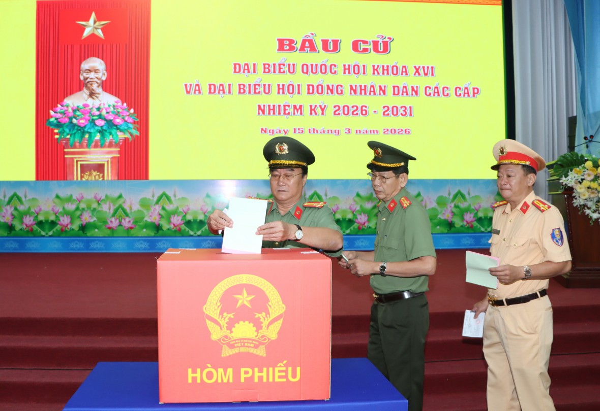 Tưng bừng ngày hội bầu cử tại Tổ bầu cử số 37, Công an tỉnh Cà Mau Tưng bừng ngày hội bầu cử tại Tổ bầu cử số 37, Công an tỉnh Cà Mau