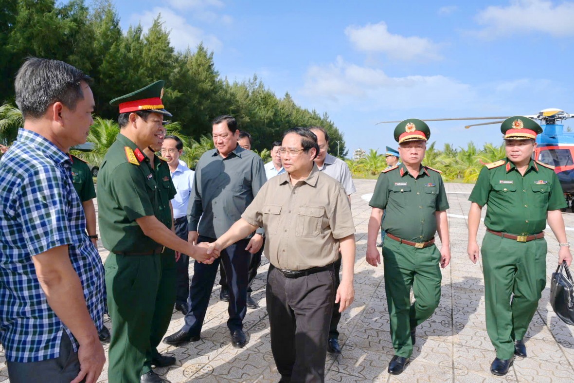 Thủ tướng Phạm Minh Chính kiểm tra tiến độ cao tốc Cà Mau - Đất Mũi và tuyến đường ra đảo Hòn Khoai