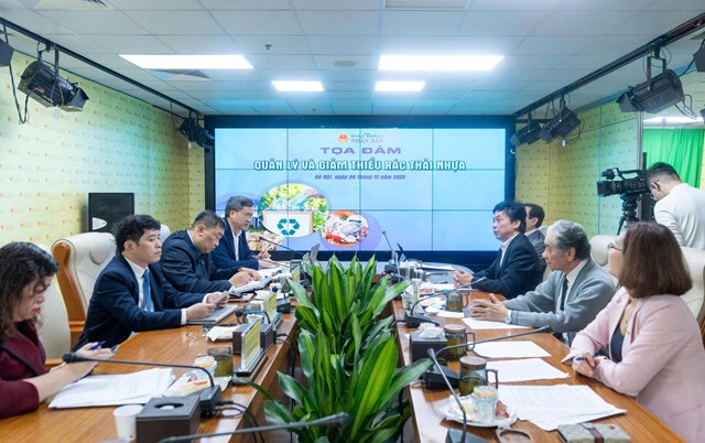 C&aacute;c chuy&ecirc;n gia, diễn giả tại Tọa đ&agrave;m