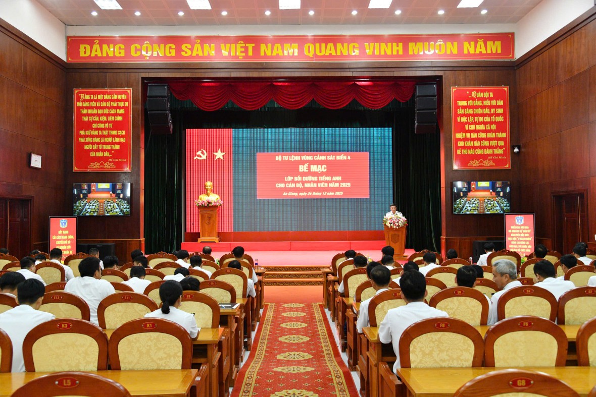 BTL Vùng Cảnh sát biển 4 bồi dưỡng, nâng cao trình độ tiếng Anh cho cán bộ, nhân viên