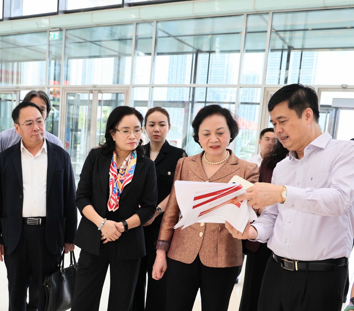 Phó Thủ tướng Phạm Thị Thanh Trà kiểm tra công tác chuẩn bị Đại hội Thi đua yêu nước toàn quốc lần thứ XI - Ảnh: VGP