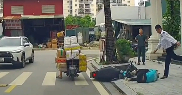 Tài xế xe ôm công nghệ bị đánh trước cổng khu đô thị ở Hà Nội