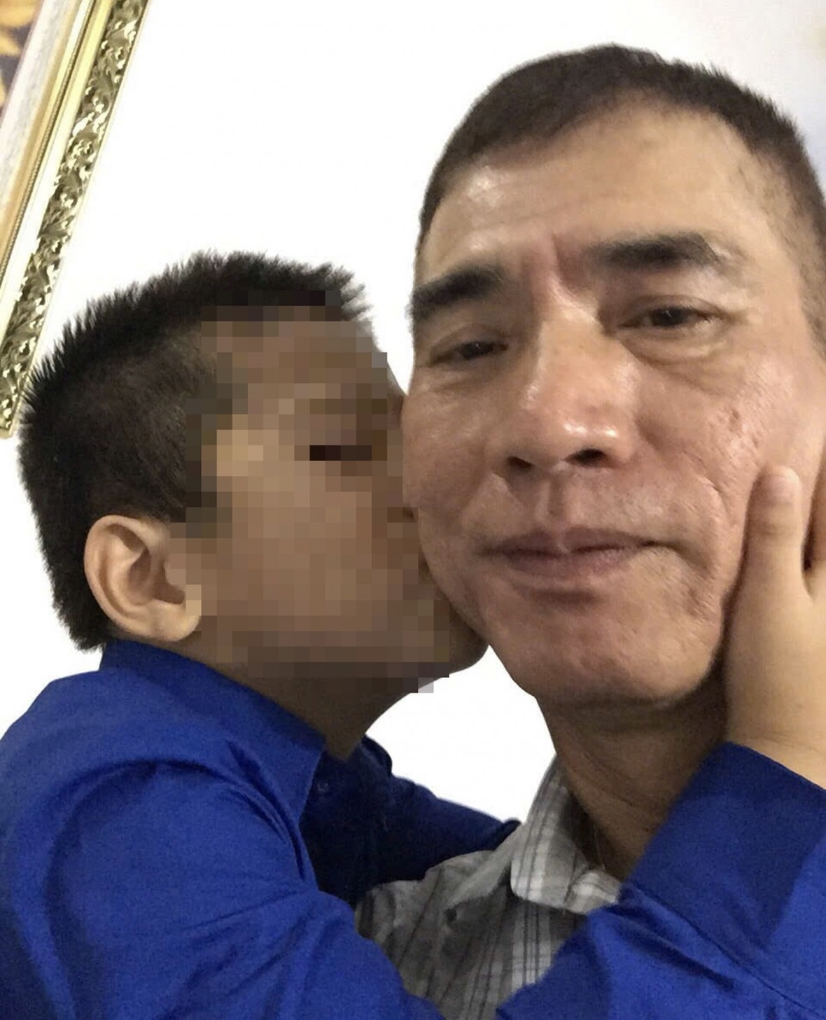 Ông Trương Anh Cần và con trai (bé Long)