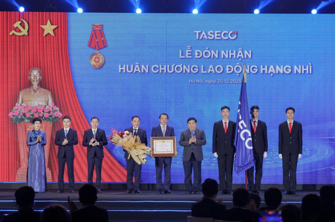 Taseco Group đón nhận Huân chương Lao động hạng Nhì nhân dịp kỷ niệm 20 năm thành lập