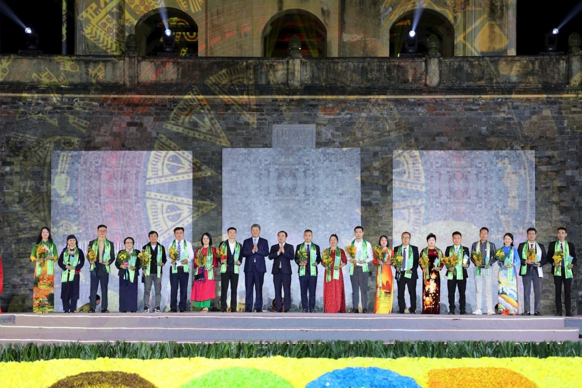 Ban Tổ chức đã biểu dương, tôn vinh 22 chủ thể OCOP quốc gia tiêu biểu.