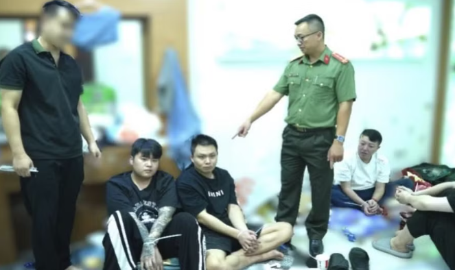 Các nhóm người nước ngoài bị cơ quan công an phát hiện cư trú bất hợp pháp (ảnh:CACC)