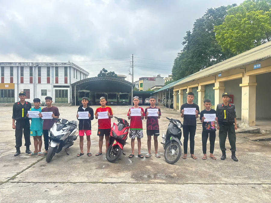 Liên tiếp ngăn chặn- bắt giữ nhóm thanh- thiếu niên mang kiếm- bình xịt hơi cay đi gây rối giữa đêm