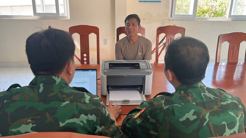 BĐBP Đồng Tháp liên tiếp bắt giữ phương tiện vận chuyển cát trái phép trên biển