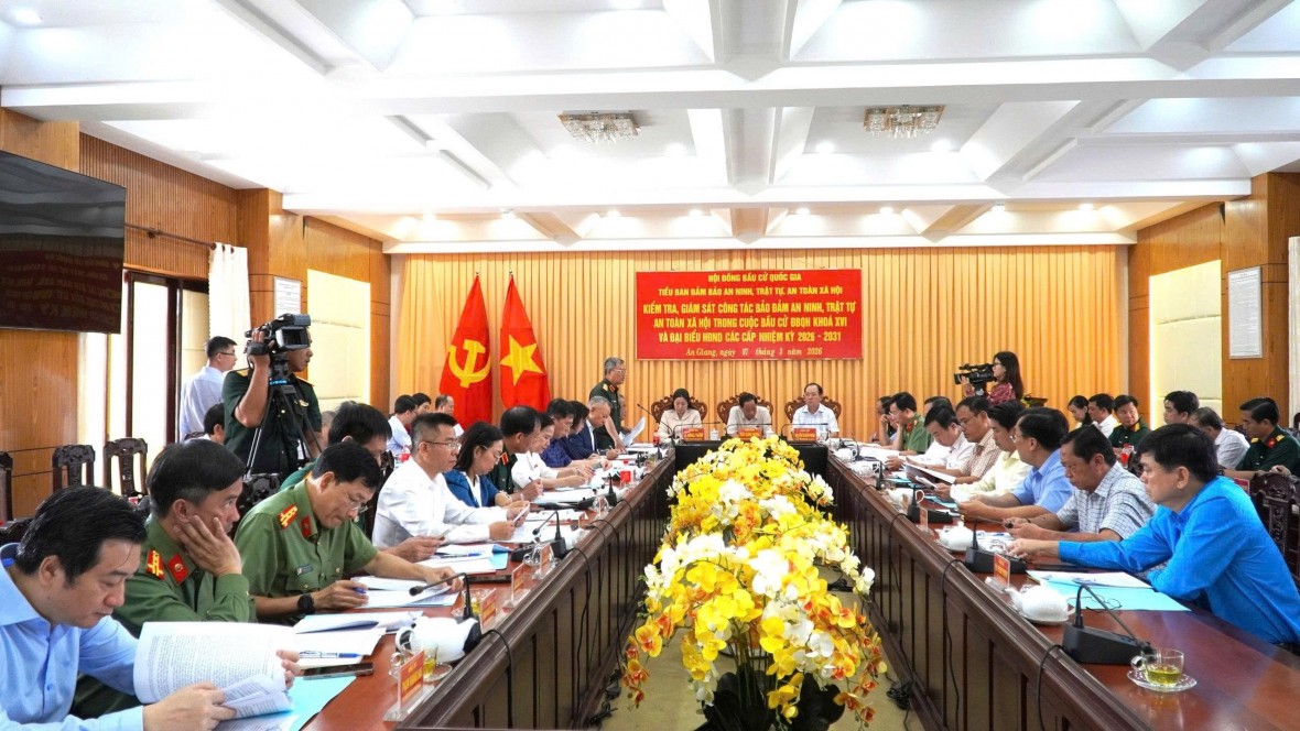 Phó Chủ tịch Quốc hội, Thượng tướng Trần Quang Phương kiểm tra công tác bầu cử tại An Giang Phó Chủ tịch Quốc hội, Thượng tướng Trần Quang Phương kiểm tra công tác bầu cử tại An Giang