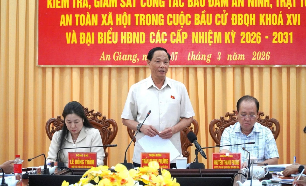 Phó Chủ tịch Quốc hội, Thượng tướng Trần Quang Phương kiểm tra công tác bầu cử tại An Giang Phó Chủ tịch Quốc hội, Thượng tướng Trần Quang Phương kiểm tra công tác bầu cử tại An Giang