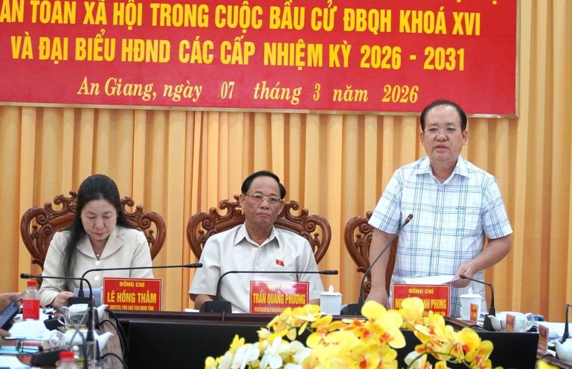 Phó Chủ tịch Quốc hội, Thượng tướng Trần Quang Phương kiểm tra công tác bầu cử tại An Giang Phó Chủ tịch Quốc hội, Thượng tướng Trần Quang Phương kiểm tra công tác bầu cử tại An Giang