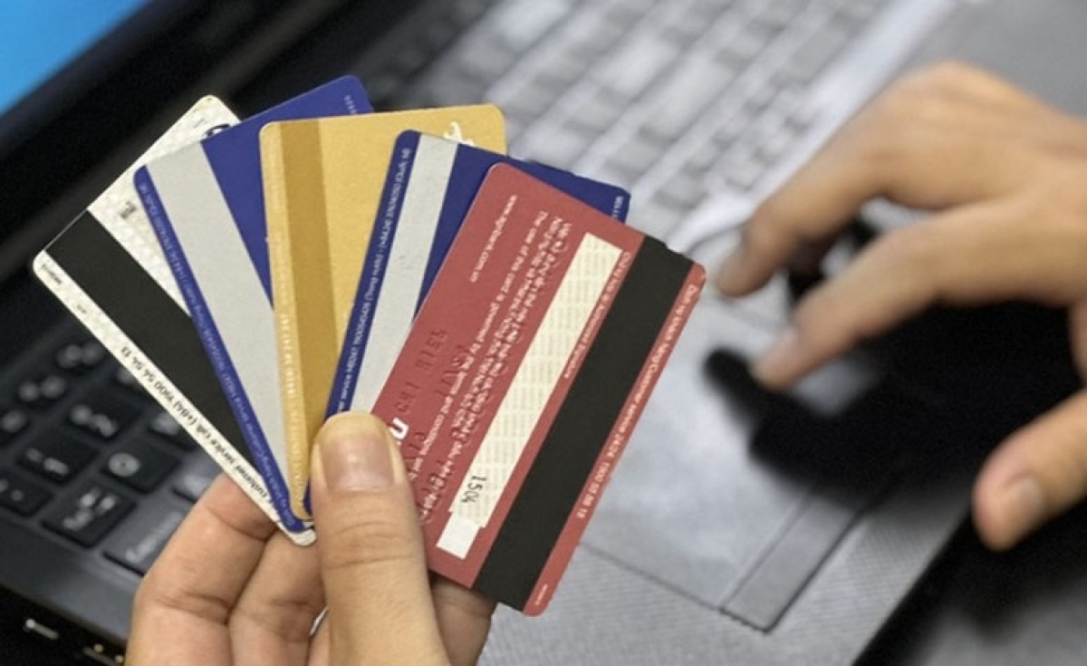 Cảnh báo thủ đoạn dụ dỗ học sinh, sinh viên mở tài khoản cho tội phạm