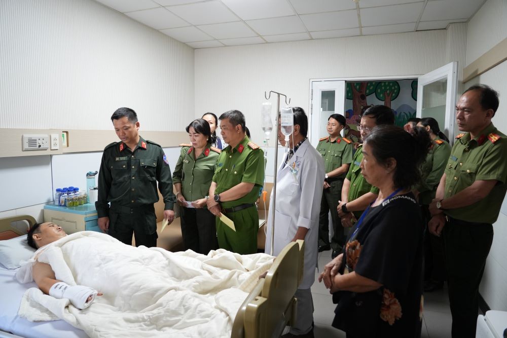 Bắt giữ đối tượng người nước ngoài dùng dao tấn công cán bộ Công an tỉnh Lâm Đồng