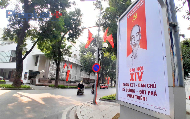 Phố phường Hà Nội rực rỡ cờ hoa chào mừng Đại hội XIV của Đảng