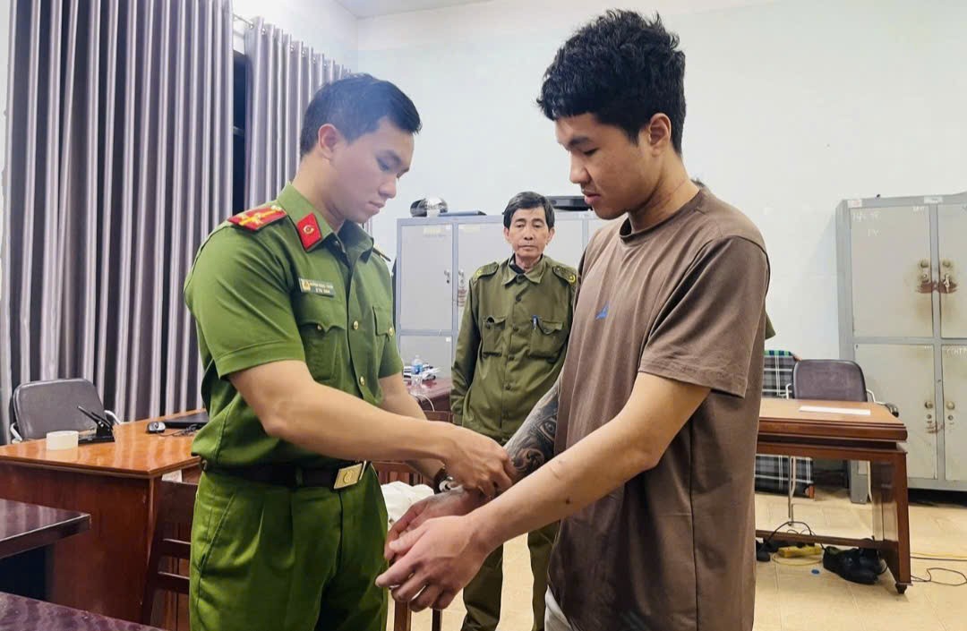 Bắt giữ nghi phạm sát hại bạn của mẹ tại Đắk Lắk Bắt giữ nghi phạm sát hại bạn của mẹ tại Đắk Lắk