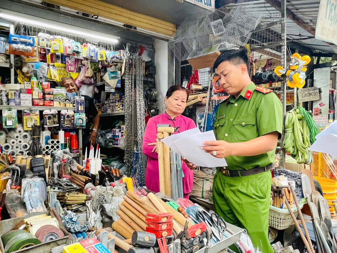 Cà Mau: Vận động, thu hồi vũ khí - tạo lá chắn an ninh vững chắc từ cơ sở Cà Mau: Vận động, thu hồi vũ khí - tạo lá chắn an ninh vững chắc từ cơ sở