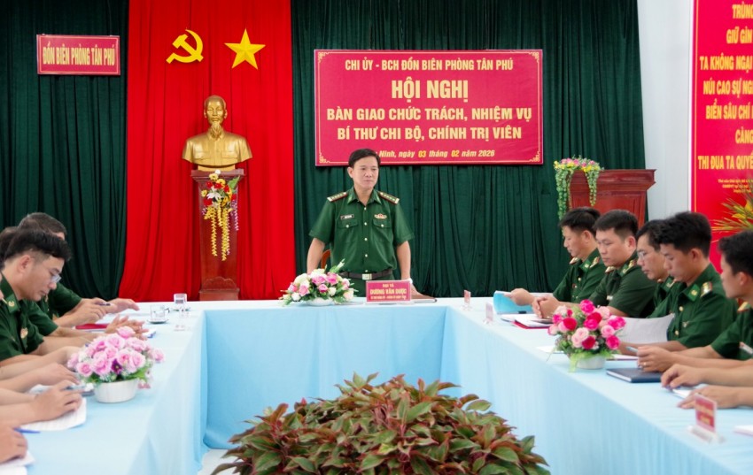 BĐBP Tây Ninh: Bàn giao chức vụ Bí thư Chi bộ, Chính trị viên Đồn Biên phòng Tân Phú