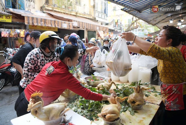 Gi&aacute; g&agrave; cao nhưng b&ugrave; lại g&agrave; ngon, trang tr&iacute; đẹp mắt