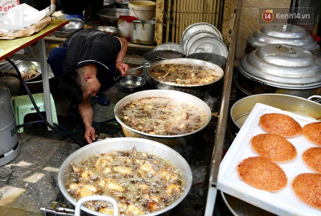 Mặt h&agrave;ng chim r&aacute;n cũng thu h&uacute;t mọi người