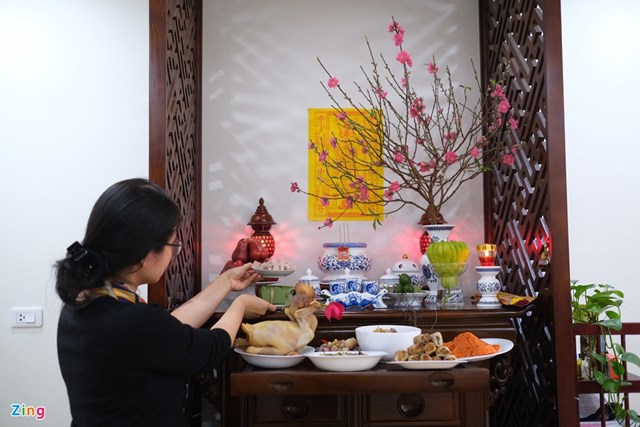 Chị Q. (H&agrave; Nội) chọn dịch vụ l&agrave;m cỗ sẵn v&igrave; c&ocirc;ng việc bận rộn.&nbsp;