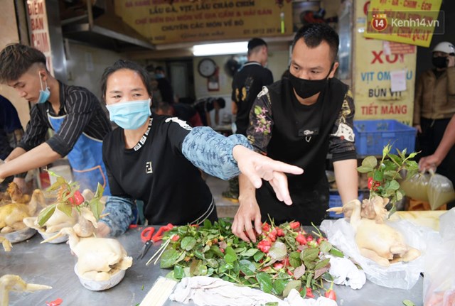 Gi&aacute; g&agrave; rẻ nhất l&agrave; khoảng 500.000 với con hơn 1kg v&agrave; giao động trong khoảng 800.000 trở l&ecirc;n