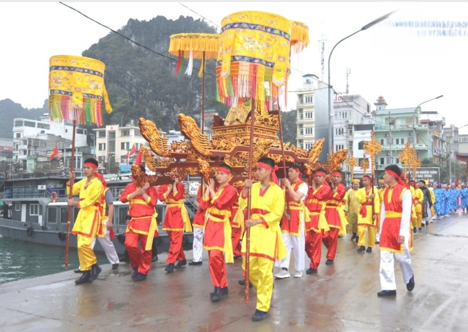 Vân Đồn khai hội Cầu ngư, tiếp lửa mùa biển mới 2026 Vân Đồn khai hội Cầu ngư, tiếp lửa mùa biển mới 2026
