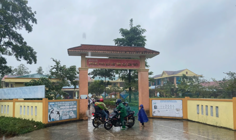 Vụ 41 học sinh ngộ độc thực phẩm tại Quảng Trị: Chính thức cách chức Hiệu trưởng và Phó Hiệu trưởng