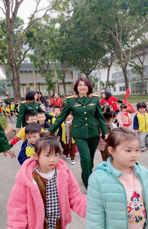 NỮ NHÂN VIÊN QUÂN Y VỮNG CHUYÊN MÔN, NHIỆT TÌNH CÔNG TÁC HỘI