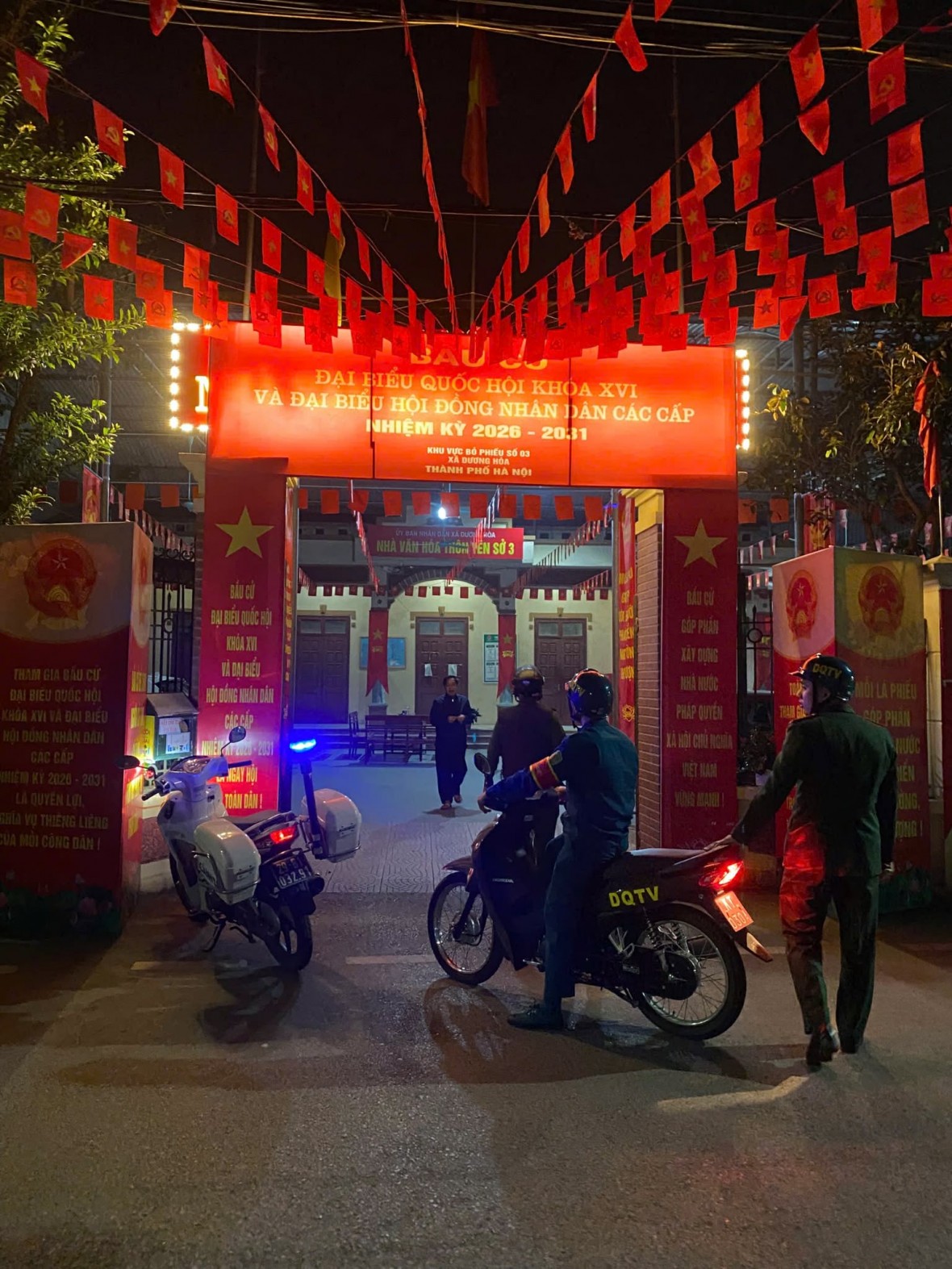 Công an xã Dương Hoà tăng cường công tác tuần tra đảm bảo an ninh trật tự các điểm bỏ phiếu, bầu cử Công an xã Dương Hoà tăng cường công tác tuần tra đảm bảo an ninh trật tự các điểm bỏ phiếu, bầu cử