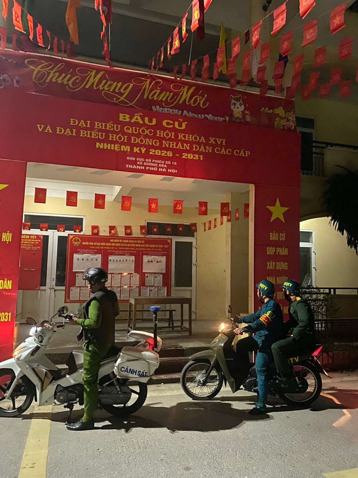 Công an xã Dương Hoà tăng cường công tác tuần tra đảm bảo an ninh trật tự các điểm bỏ phiếu, bầu cử Công an xã Dương Hoà tăng cường công tác tuần tra đảm bảo an ninh trật tự các điểm bỏ phiếu, bầu cử