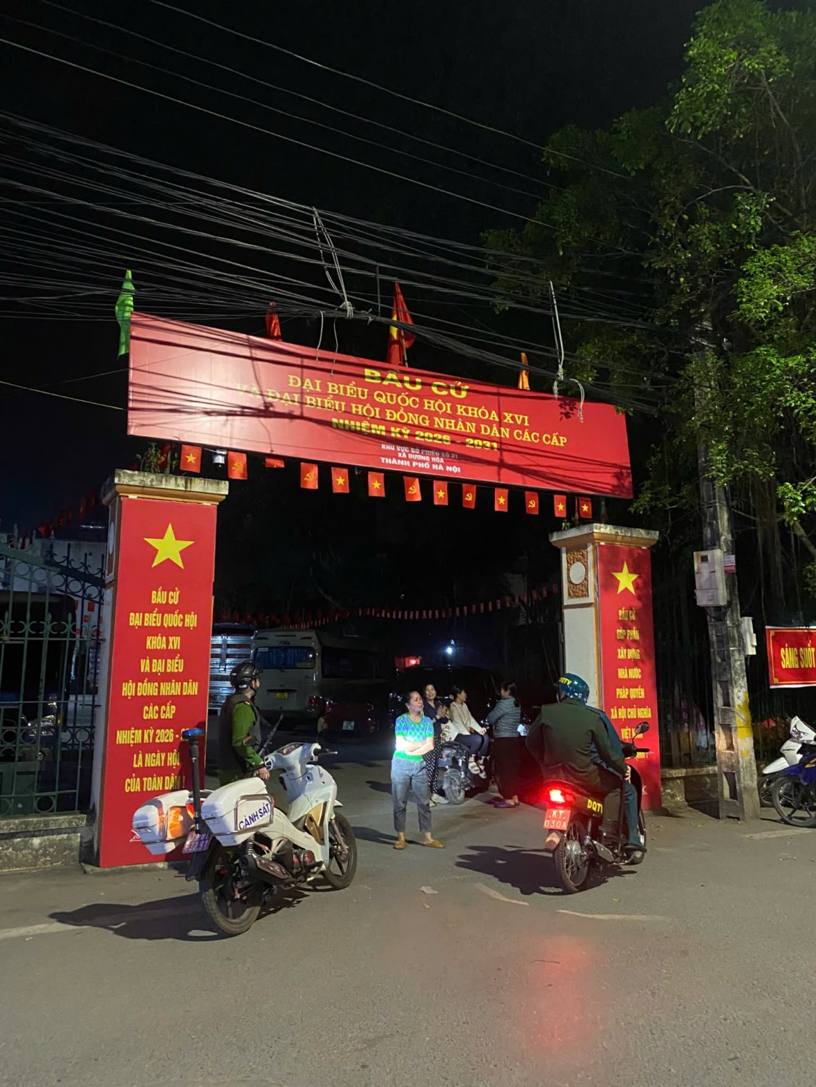 Công an xã Dương Hoà tăng cường công tác tuần tra đảm bảo an ninh trật tự các điểm bỏ phiếu, bầu cử Công an xã Dương Hoà tăng cường công tác tuần tra đảm bảo an ninh trật tự các điểm bỏ phiếu, bầu cử