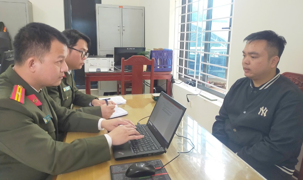 Lê Đình Tiến khai nhận tại cơ quan điều tra. (Ảnh: Công an tỉnh Thanh Hóa) Lê Đình Tiến khai nhận tại cơ quan điều tra. (Ảnh: Công an tỉnh Thanh Hóa)