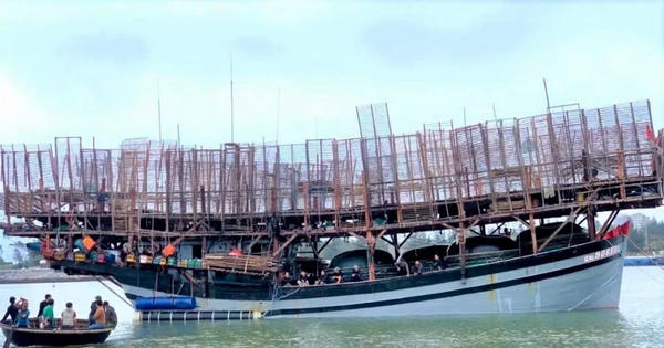 Đã cứu được 32 thuyền viên tàu cá mất liên lạc trên biển, tiếp tục tìm kiếm người còn lại